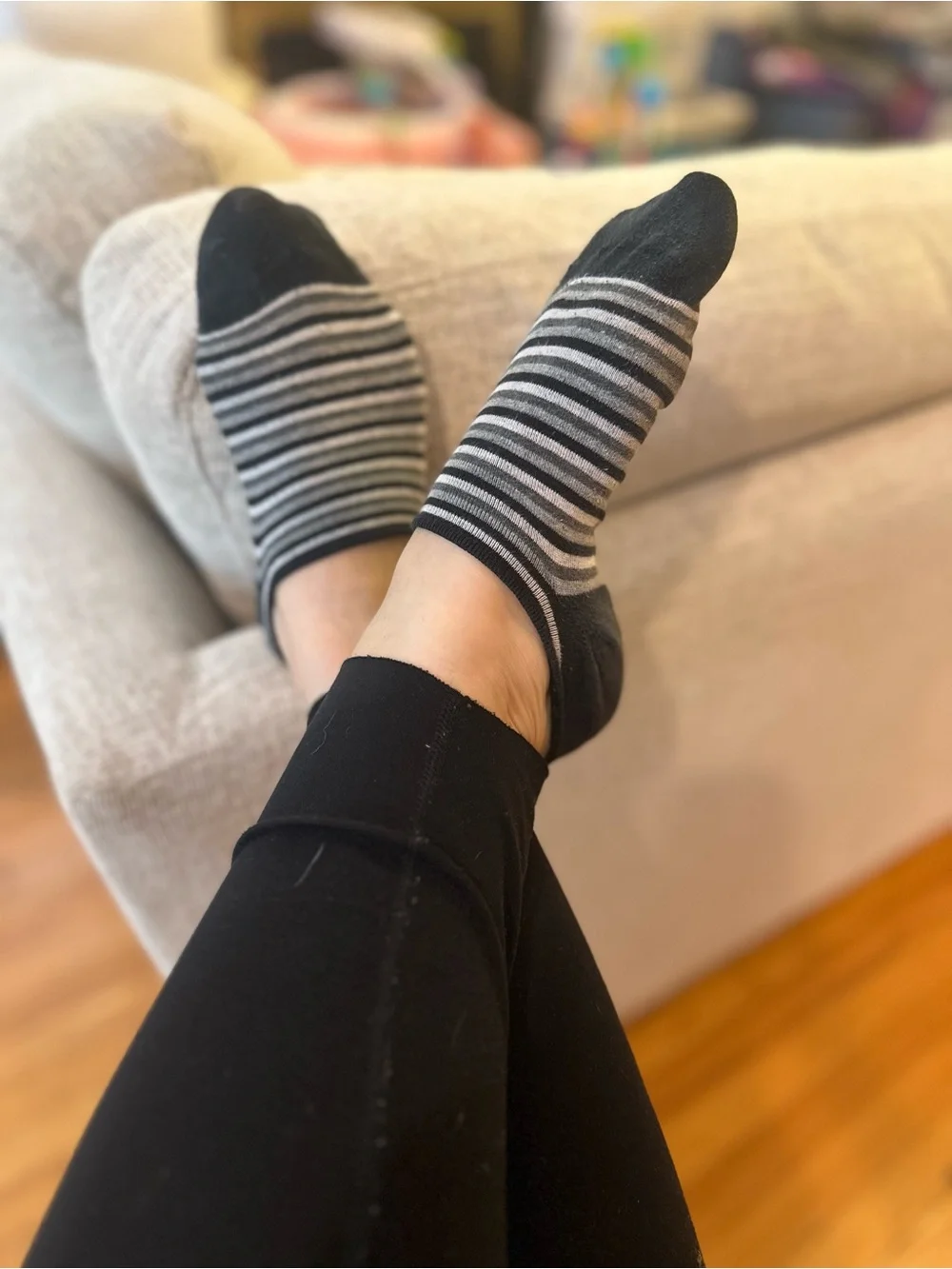 HUE Men’s No-Show Athletic Socks - Black & Gray Stripes